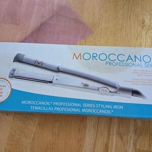 NIB Moroccanoil Professional Styling Iron in White and Silver